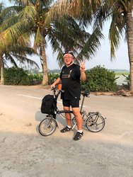 Black Brompton swan | Togoparts Rides
