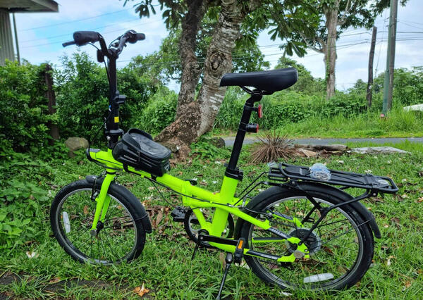 B'TWIN Tilt 500 Folding Apple | Togoparts Rides