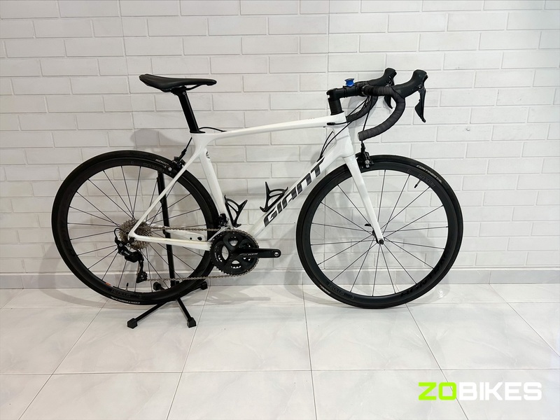 Giant TCR Advanced 2021 R7000 Bontrager Aeolus Pro Carbon Wheelset Full