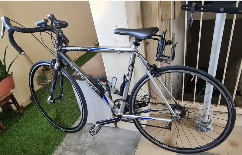Trek 1000 Road Bike (56cm) with Carbon Fork Road Bikes Singapore